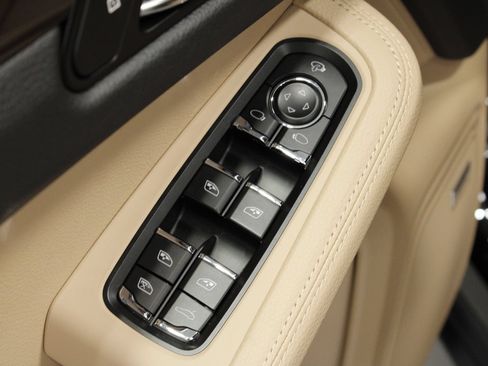 New 2026 Porsche Macan AWD/4WD image 25