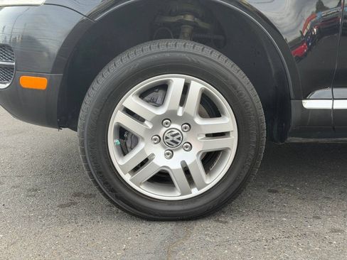 Used 2004 Volkswagen Touareg V8 AWD/4WD image 2