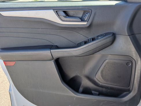 Used 2022 Ford Escape SE image 19