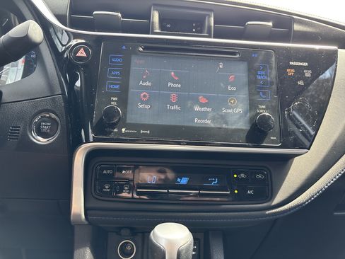 Used 2017 Toyota Corolla SE w/ SE Premium Package FWD image 22