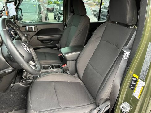 Used 2022 Jeep Gladiator Sport AWD/4WD image 8