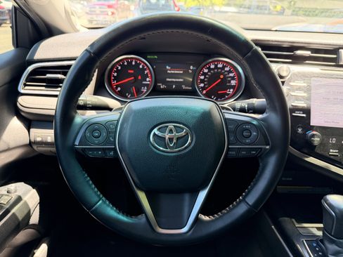 Used 2018 Toyota Camry XSE FWD image 17