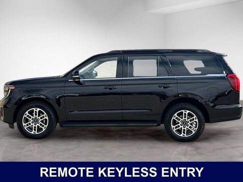 Used 2025 Ford Expedition Active AWD/4WD image 2