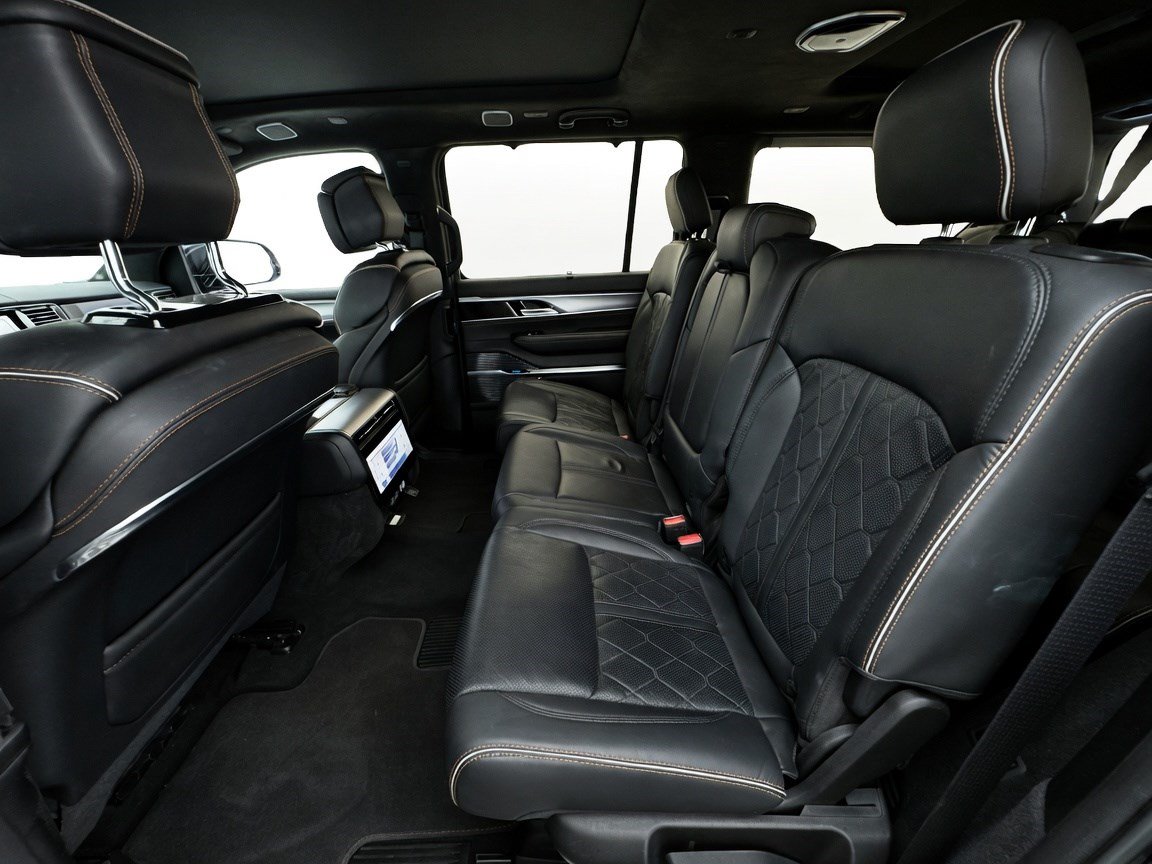 Used 2023 Jeep Grand Wagoneer Series III AWD/4WD image 17