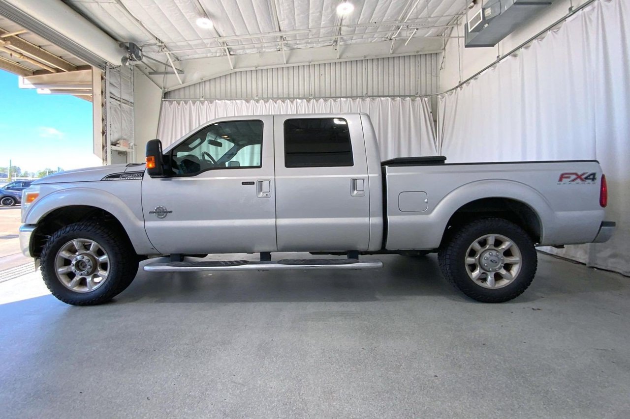 Used 2016 Ford F250 Lariat w/ Lariat Ultimate Package AWD/4WD image 26