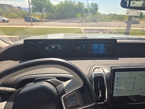 Used 2025 Ford Expedition Platinum w/ Driver's Package AWD/4WD image 6