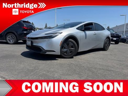 Used 2024 Toyota Prius LE FWD image 2
