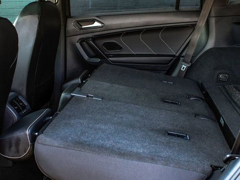 Used 2022 Volkswagen Tiguan SE R-Line image 35