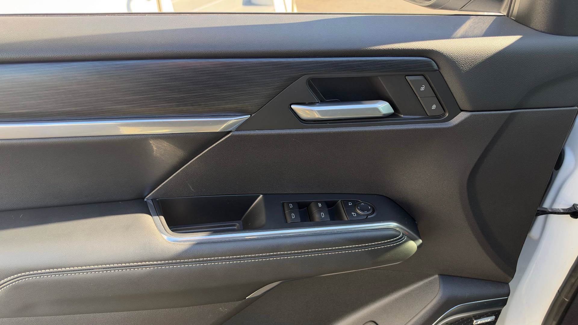 Used 2025 GMC Acadia Elevation FWD image 14