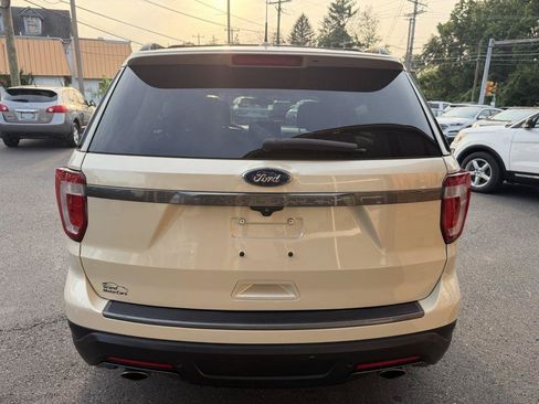 Used 2018 Ford Explorer XLT w/ Equipment Group 202A AWD/4WD image 4