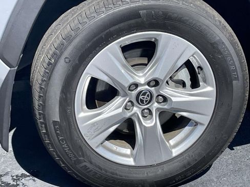 Used 2021 Toyota RAV4 XLE w/ Convenience Package image 26