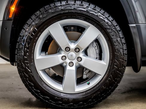 Used 2023 Land Rover Defender 130 First Edition AWD/4WD image 32