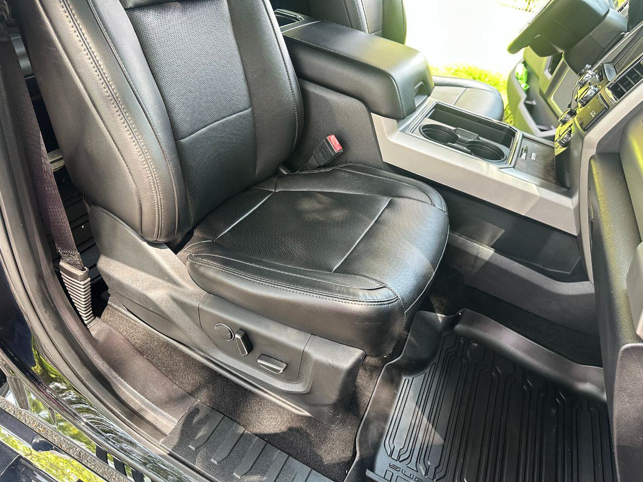 Used 2018 Ford F350 Lariat w/ Lariat Ultimate Package AWD/4WD image 26