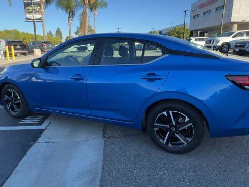 Used 2025 Nissan Sentra SV image 6