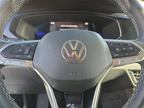 Used 2023 Volkswagen Taos SE w/ Panoramic Sunroof Package FWD image 18