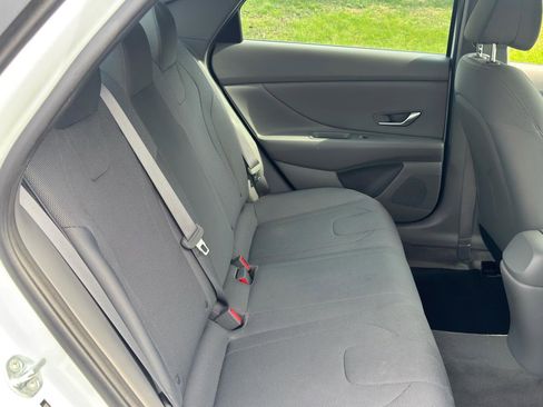 Used 2021 Hyundai Elantra SE image 35