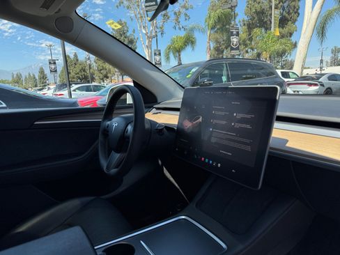 Used 2023 Tesla Model Y Long Range AWD/4WD image 23