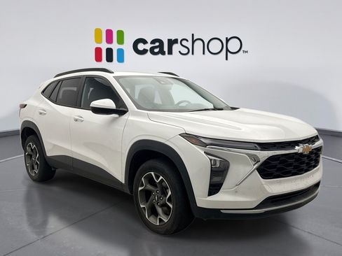 Used 2024 Chevrolet Trax LT w/ LT Convenience Package FWD image 5