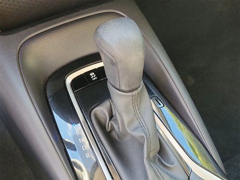 Used 2025 Toyota Corolla LE image 27