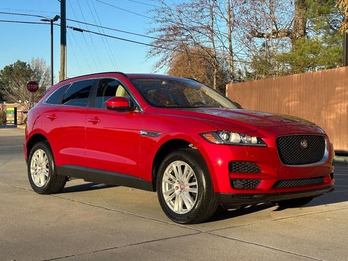 Used 2017 Jaguar F-PACE Prestige image 3