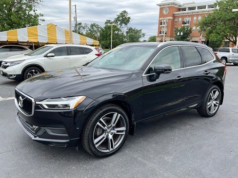 Used 2018 Volvo XC60 T5 Momentum w/ Vision Package AWD/4WD image 3