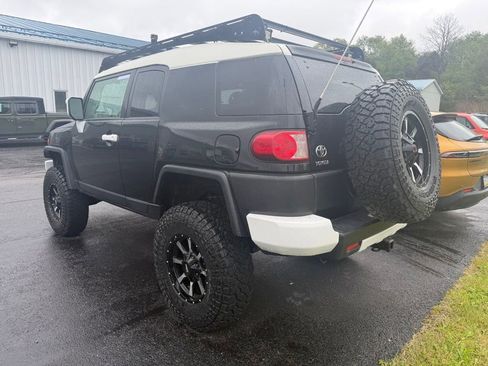 Used 2010 Toyota FJ Cruiser 4WD image 3