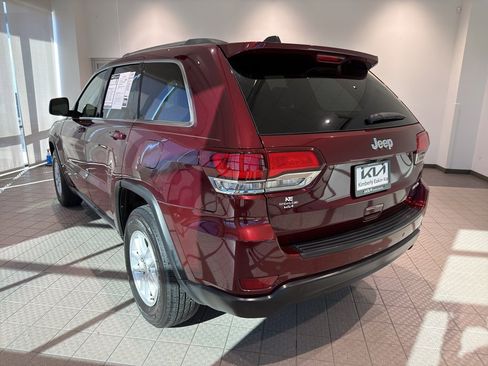 Used 2020 Jeep Grand Cherokee Laredo image 3