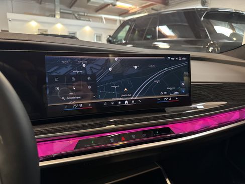 Used 2025 BMW i7 xDrive60 w/ Executive Package image 38