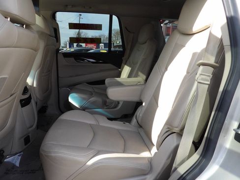 Used 2015 Cadillac Escalade Premium image 10