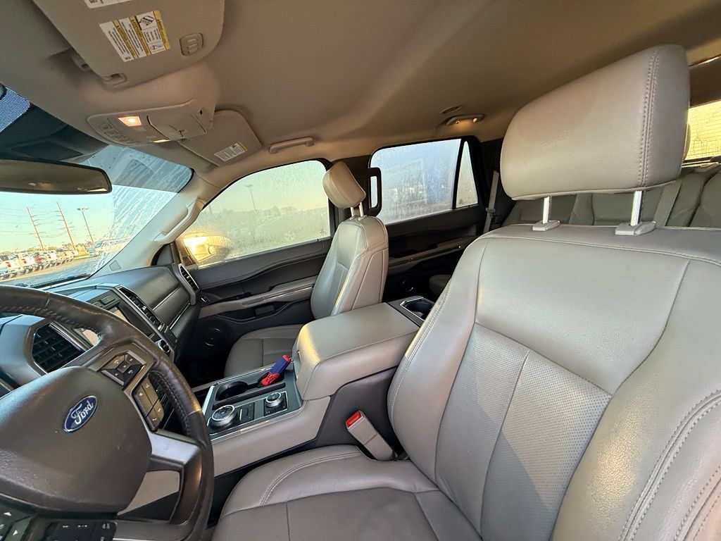 Used 2019 Ford Expedition XLT w/ Equipment Group 202A AWD/4WD image 6