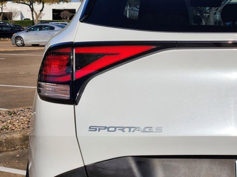 Used 2024 Kia Sportage LX image 15