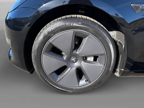 Used 2023 Tesla Model 3 Standard Range image 9