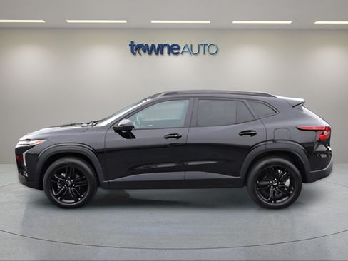 Used 2024 Chevrolet Trax ACTIV w/ Sunroof Package FWD image 2