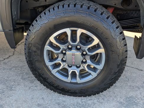 Used 2024 GMC Sierra 2500 SLE image 9