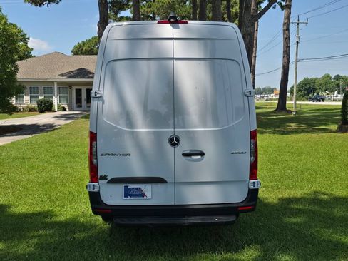 Used 2025 Mercedes-Benz Sprinter 2500 image 2
