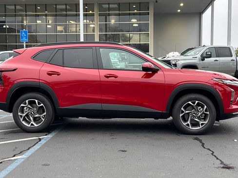 New 2026 Chevrolet Trax LT w/ Driver Confidence Package image 2