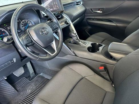 Certified 2024 Toyota Venza LE AWD/4WD image 9