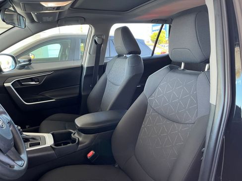 Used 2025 Toyota RAV4 XLE image 28