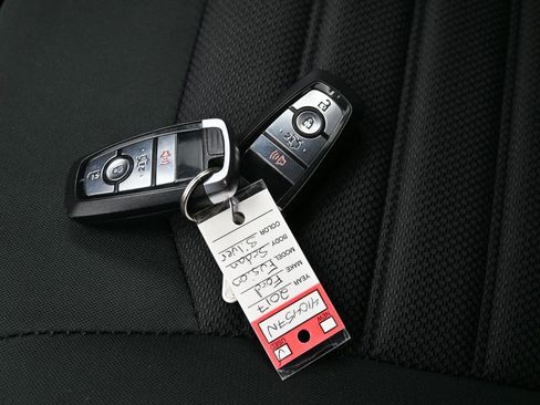 Used 2017 Ford Fusion SE w/ Fusion SE Technology Package image 27