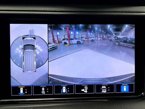 Used 2021 GMC Yukon XL Denali w/ Denali Premium Package AWD/4WD image 12
