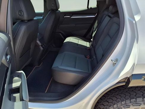 New 2026 GMC Terrain AT4 w/ Technology Package II AWD/4WD image 27