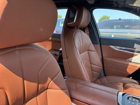 Certified 2023 BMW 760i xDrive w/ Luxury Rear Seating Package AWD/4WD image 34