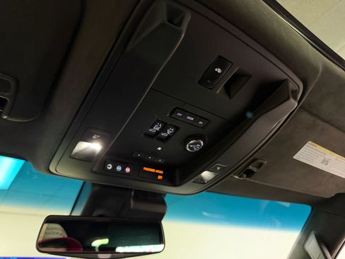 Used 2018 Cadillac Escalade Platinum RWD image 37