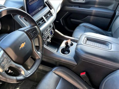 Used 2021 Chevrolet Suburban LT w/ LT Signature Package image 16