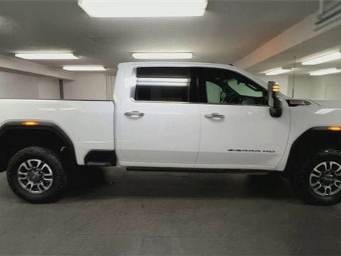 Used 2024 GMC Sierra 2500 SLT w/ SLT Premium Package image 9