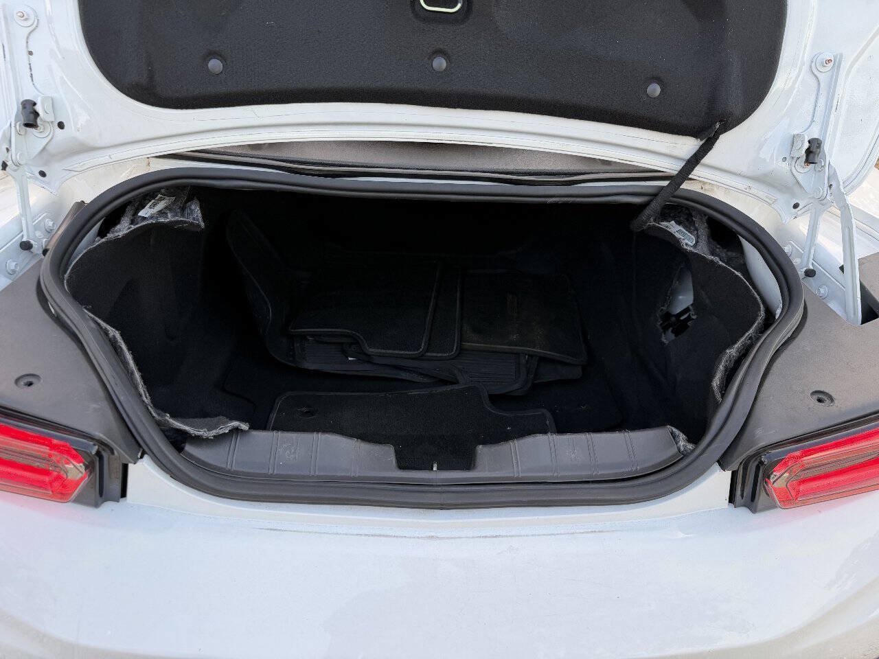 Used 2018 Chevrolet Camaro SS RWD image 16