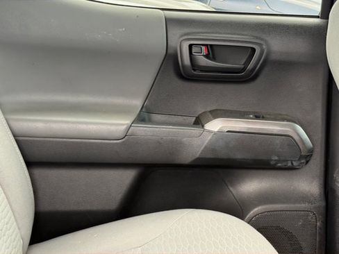 Used 2019 Toyota Tacoma SR5 AWD/4WD image 23