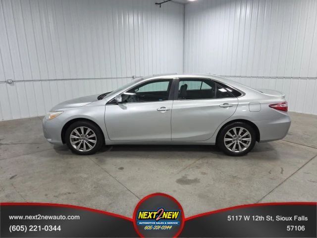 Used 2015 Toyota Camry XLE w/ Moonroof Package FWD image 1