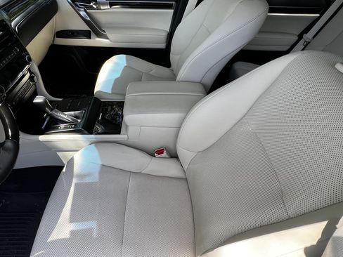 Used 2023 Lexus GX 460 Premium w/ Accessory Package image 16