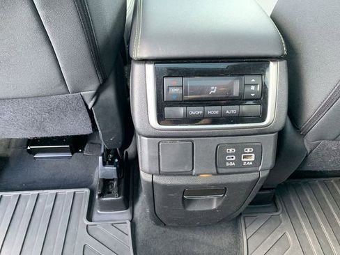 Used 2024 Subaru Ascent Onyx Edition image 32